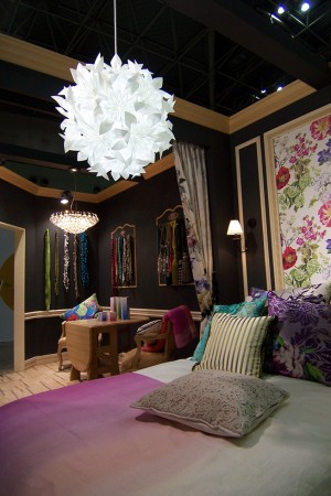 青山スタイルのデザイナーズギルドのインテリアを使ったベッドルーム