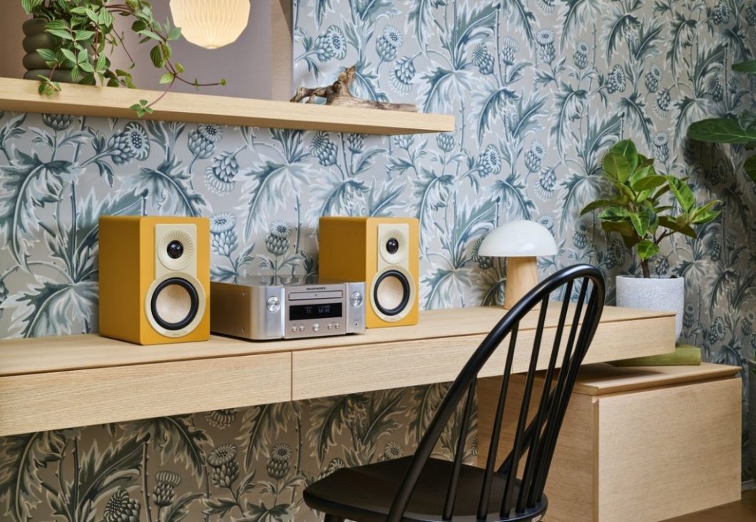 KUPIDゴールデン・イエローモデルは、木と相性の良い色